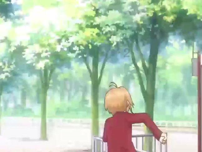 漂亮女孩清洗车