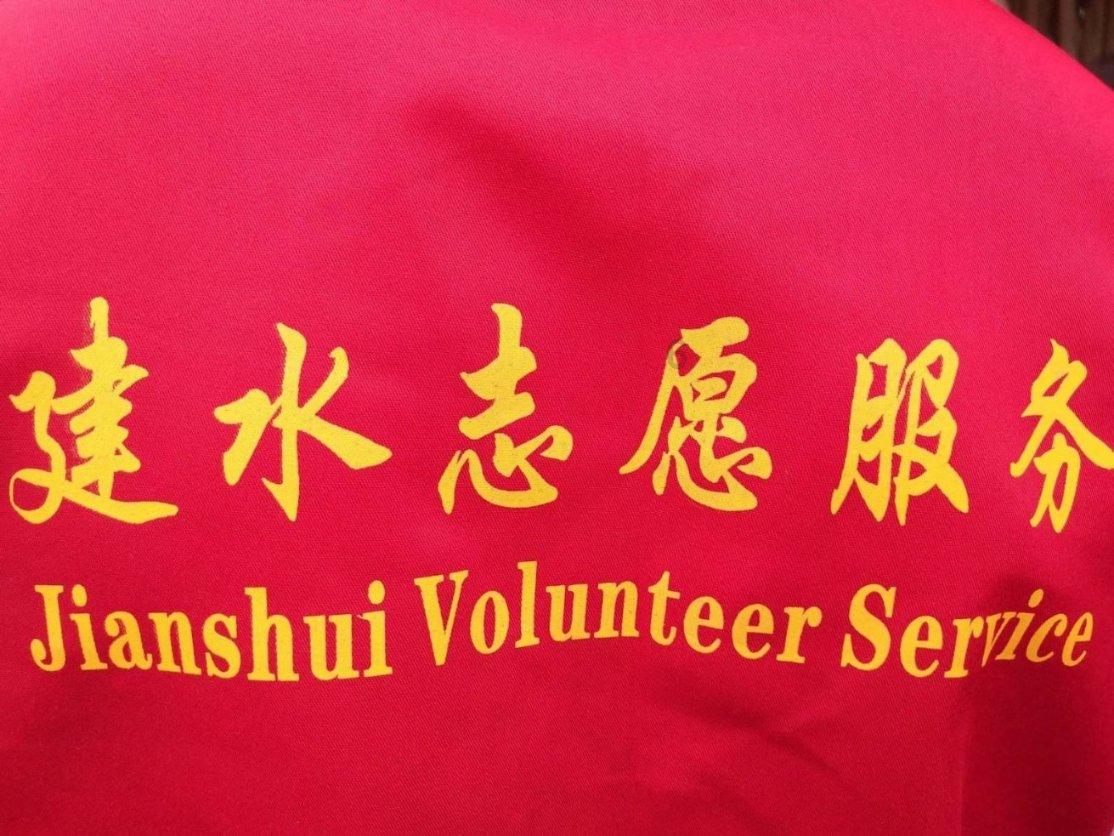 逃离昏暗的废弃城